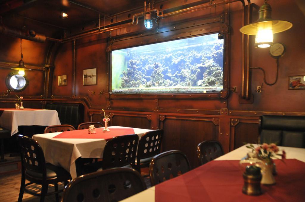 U-Nautic Restaurant & Pension Варен Екстер'єр фото