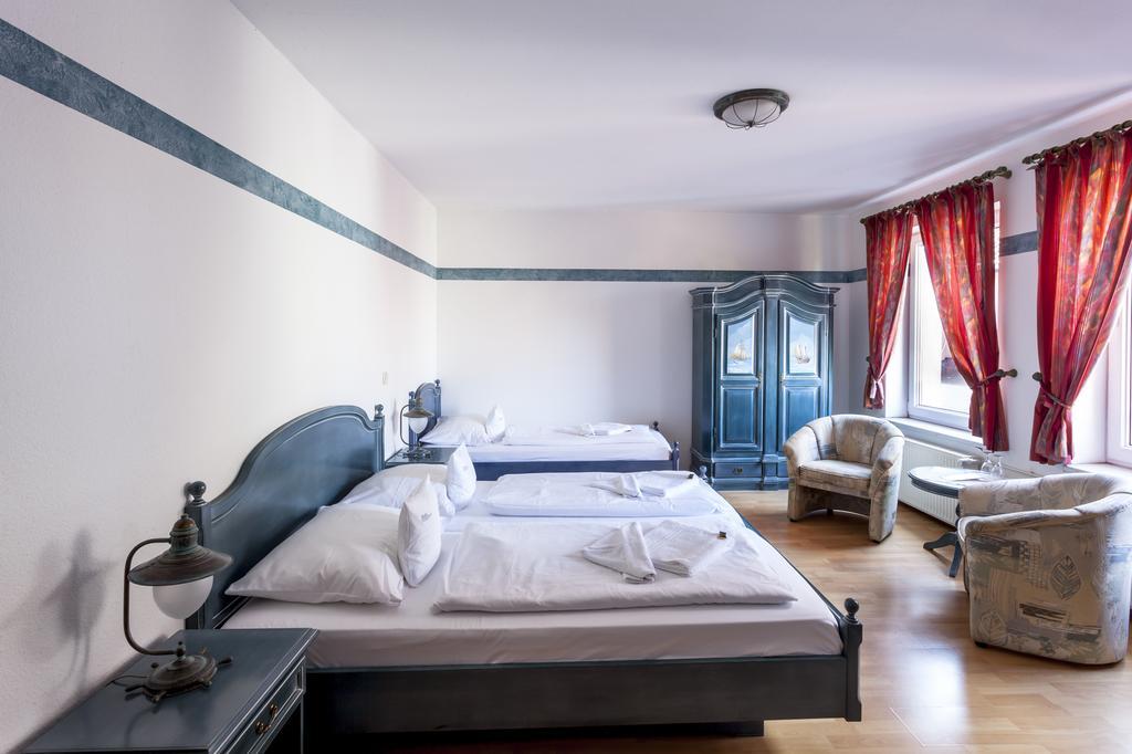 U-Nautic Restaurant & Pension Варен Екстер'єр фото